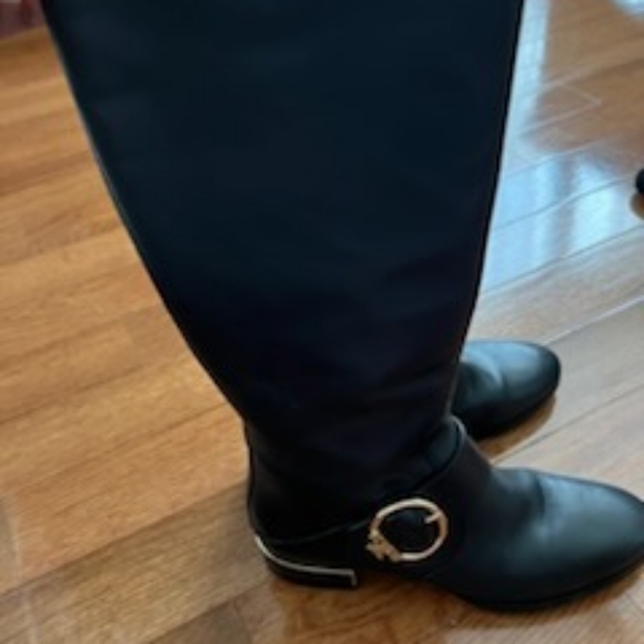 Black Tory Burch Boots size 7 1/2 - Picture 2 of 3